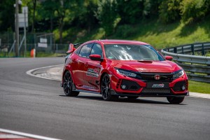Mission accomplished! Jenson Button secures Hondas fifth and final planned lap record in Civic Type R Challenge 2018